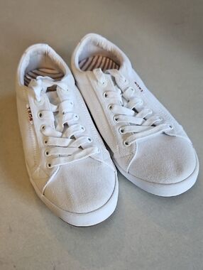 Taos White Canvas Sneakers